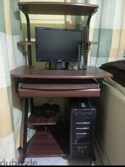 طاولة كمبيوتر