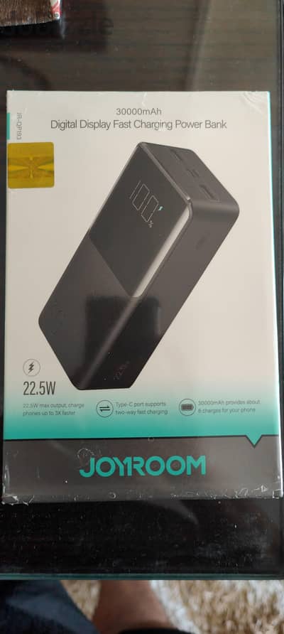 Joyroom JR-QP193 is a 30000mAh power bank