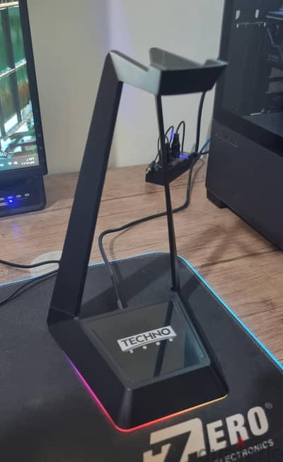 Spire Headset Stand RGB