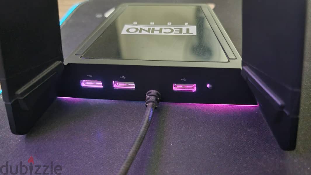 Spire Headset Stand RGB 1