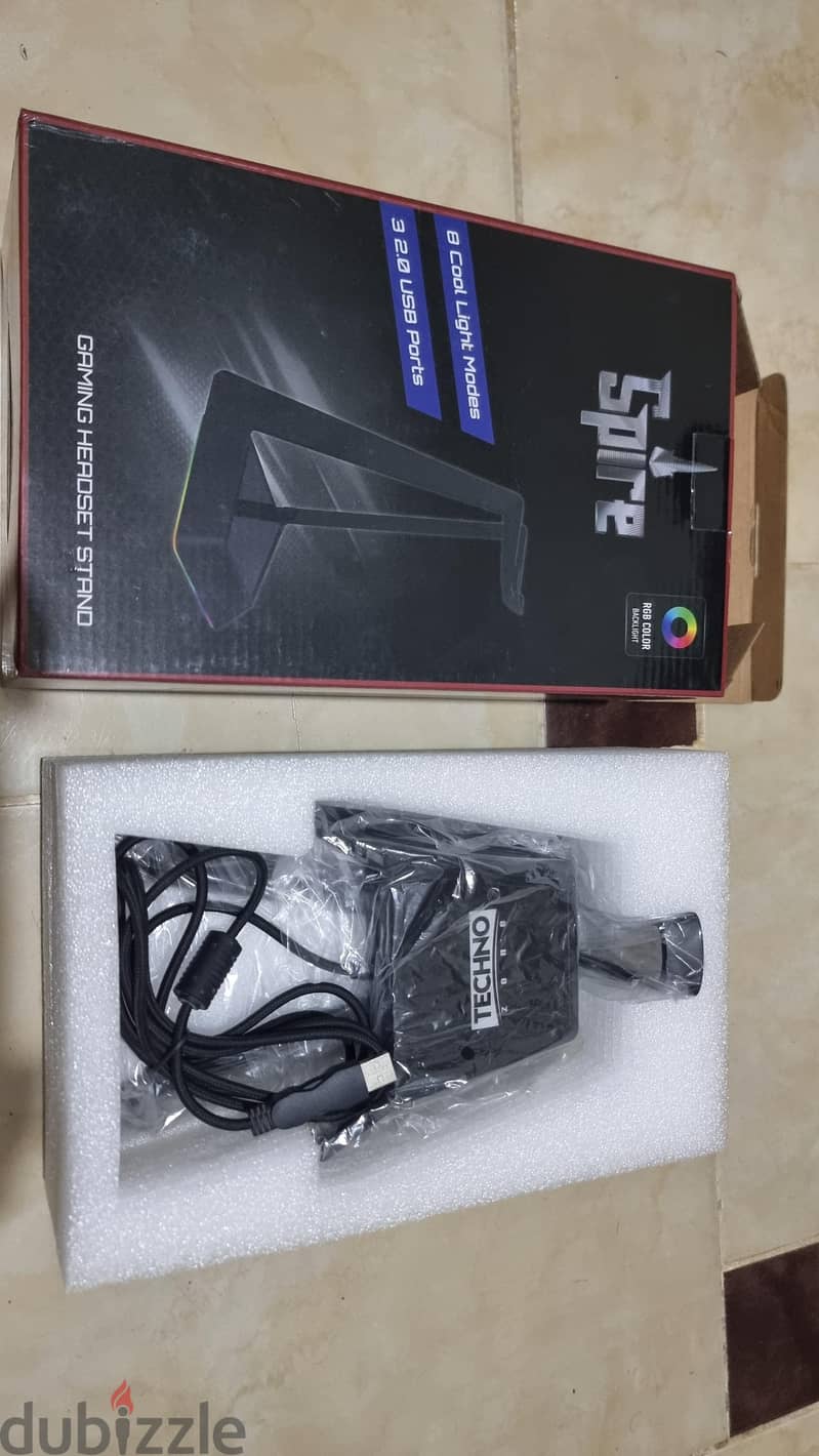 Spire Headset Stand RGB 3