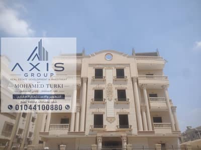 In Sheikh Zayed… location and size make a difference, and this apartment combine.