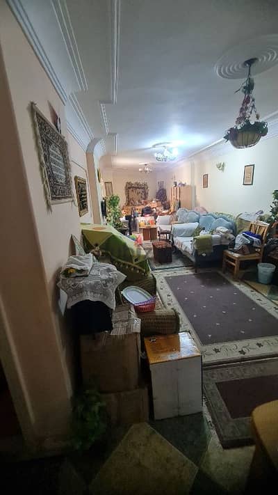شقة للبيع بميامي ٢١٠ تاني نمرة من البحر