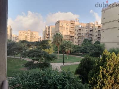 شقة سكنية ١٤٥ بمدينتي والسعر شامل النادي و الفرش