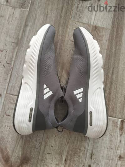 Sport shoes