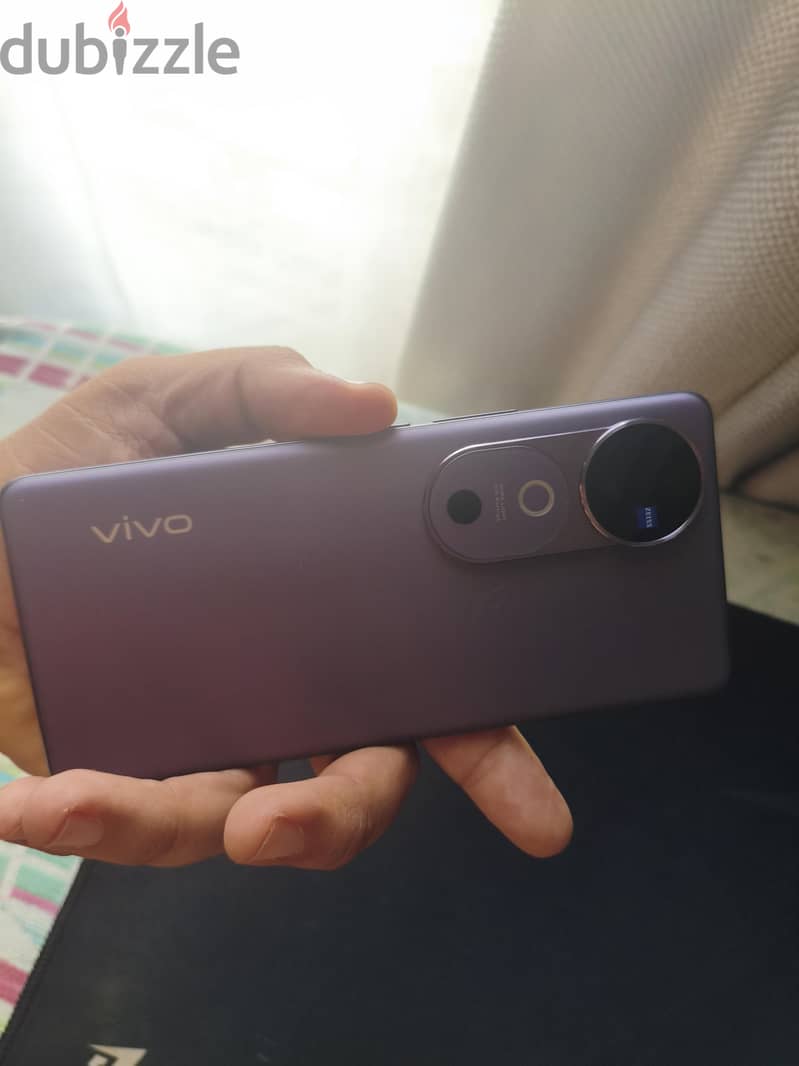 Vivo V40 2