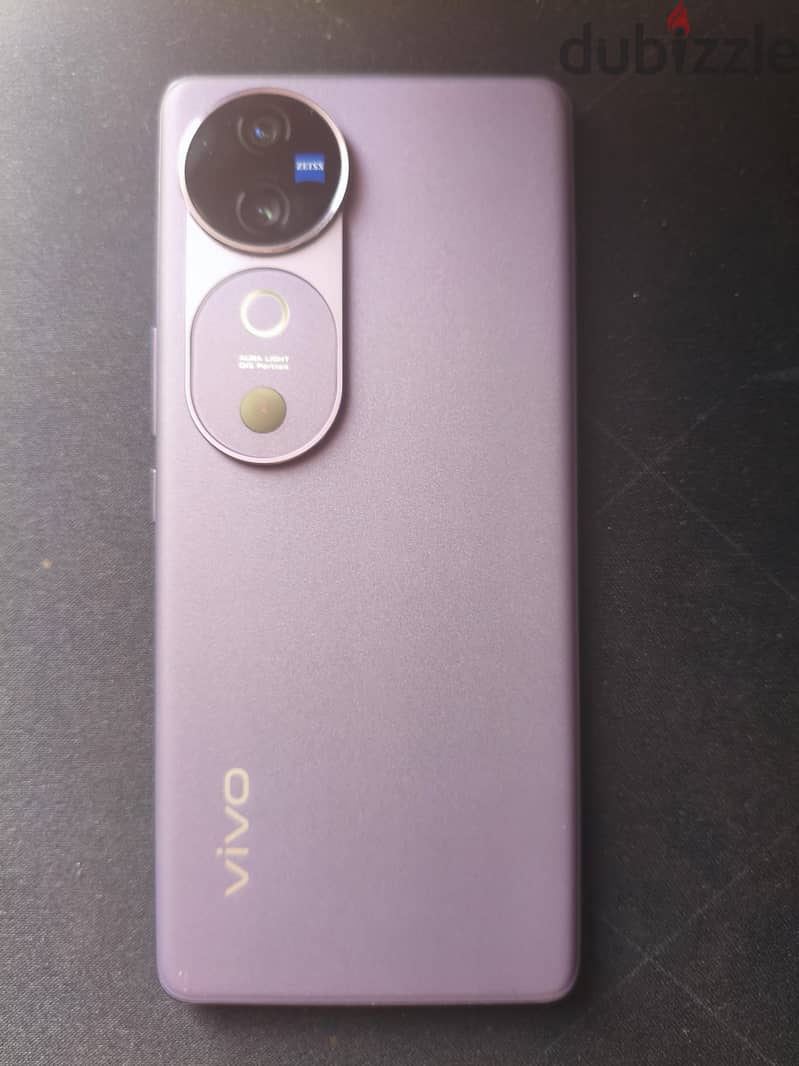Vivo V40 4