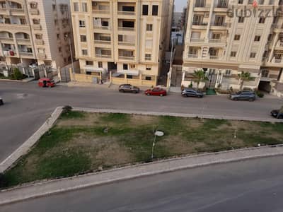 شقة للبيع بموقع مميز في اللوتس الشمالية