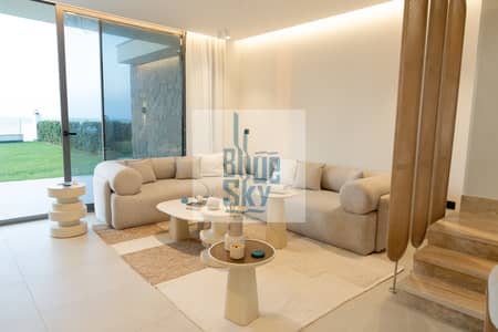 Last 3-bedroom chalet for sale in Marina 5, North Coast – first row by the sea. Super-lux finish, fully furnished and equipped with appliances and air