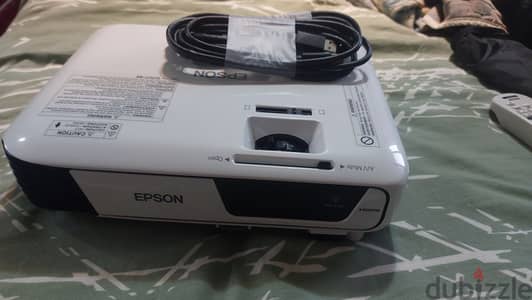بروجكتور Epson كسر زيرو لم يستخدم بكل مشتملاته