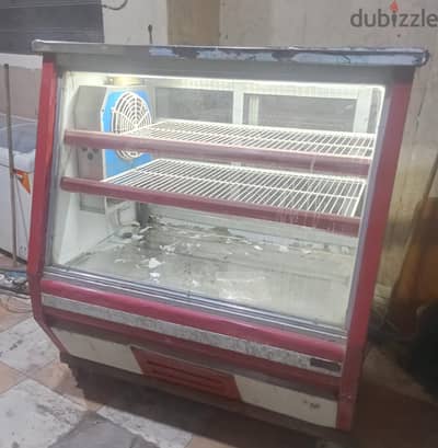 ثلاجه عرض 1.30  حفظ تجميد تخزين كبير جدا تبريدها ممتاز استعمال 6 شهور