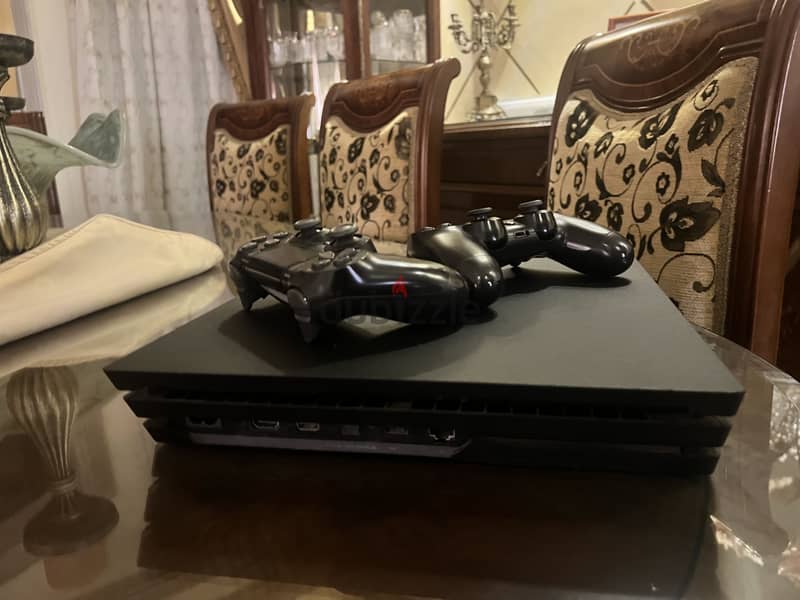 Ps4 pro used like new 1