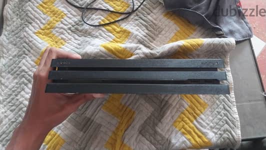 Playstation 4 Pro 1TB soft 13.50 استعمال خفيف