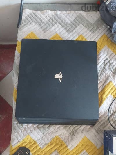 Playstation 4 Pro 1TB soft 13.50 استعمال خفيف