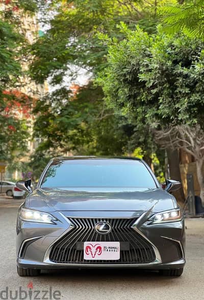 لكزس سيدان موديل 2020للايجار بسائق او بدون-Lexus sedan2020 for rent