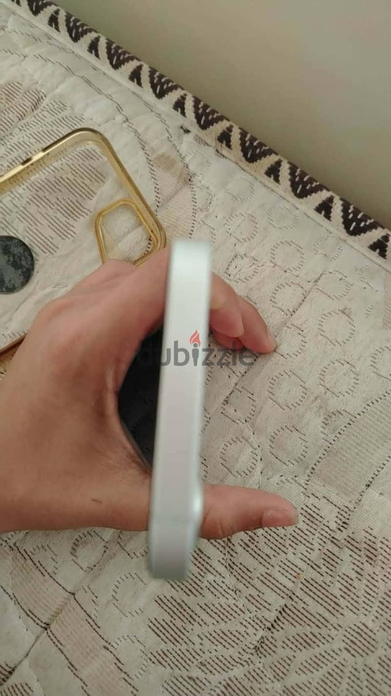 Apple - iPhone 16e 4