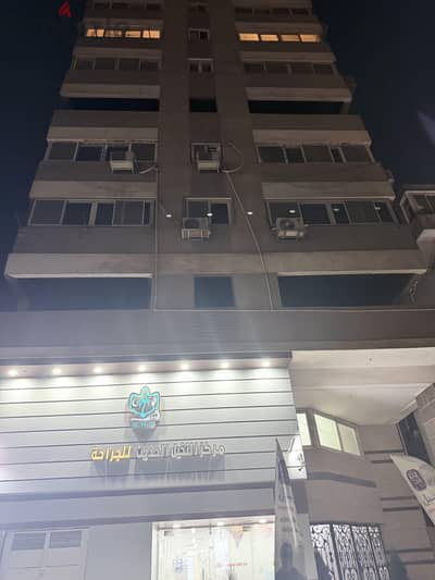 شقة موقع حيوى جدا بالمهندسين بالتكييفات