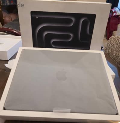 MacBook M3 Pro 14inch - 18GB RAM - 512 SSD