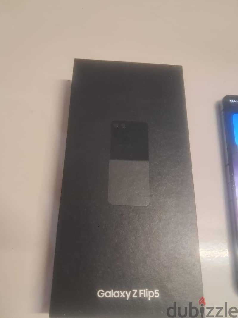 Samsung Z Flip 5 2