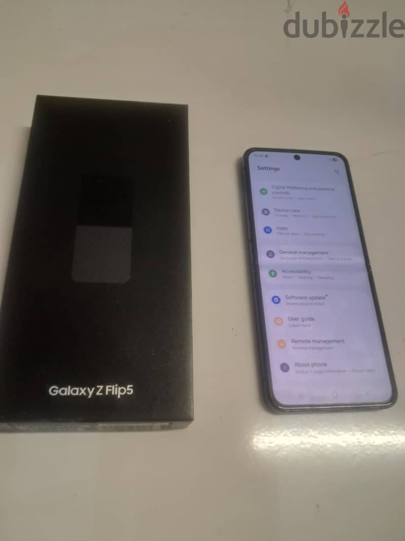 Samsung Z Flip 5 4