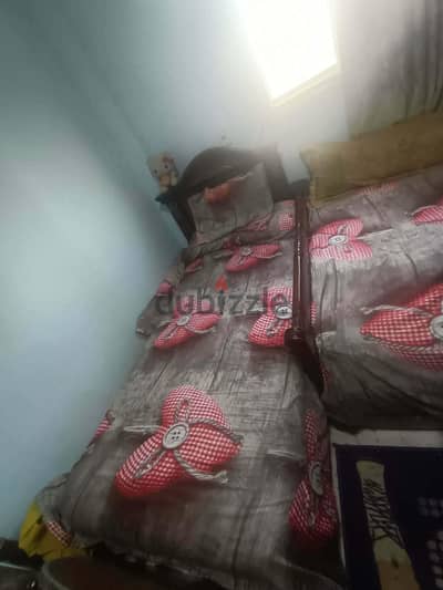 اوضه نوم كبير و دلاب بتسريحه و اوضه  اتنين سرير و اتنين كوميدينو و نيش