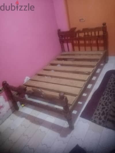 سرير شمعدان بسعر مميز
