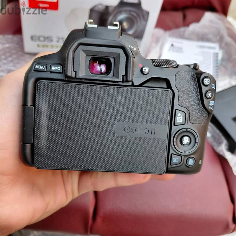 Canon EOS 250D  8