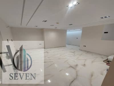 Ultra-modern administrative office for rent, 220 sqm, licensed, in New Maadi, prime location