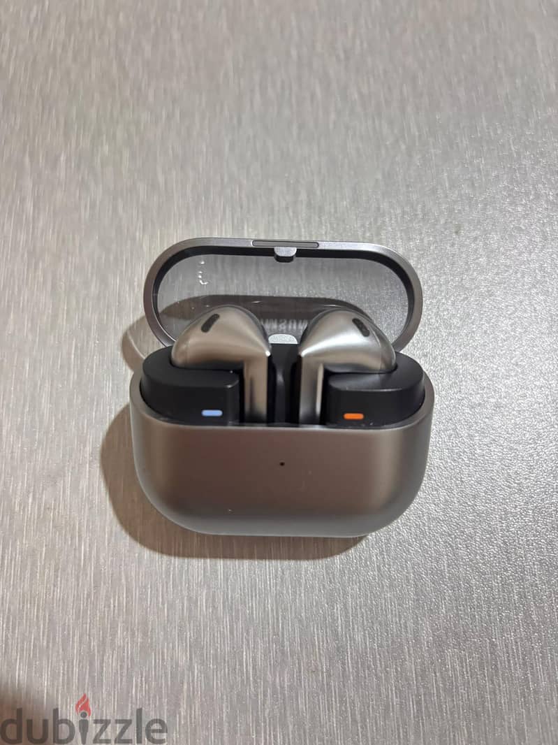 Galaxy Buds 3 Like NEW 1