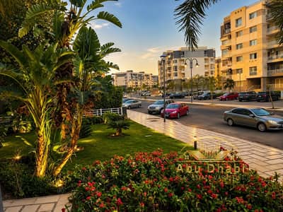 Apartment for sale in Madinaty B10, 140 sq m, next to services, Penny Market, and the medical center. Unobstructed street view.