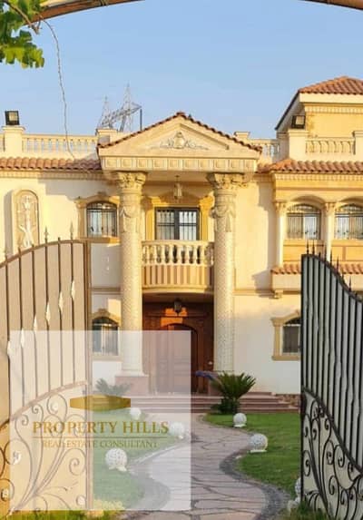 قصر ملكي فخم للبيع 1300 متر فيو لاندسكيب على الجاردن بالكامل شامله حمام سباحه في قلب اكتوبر