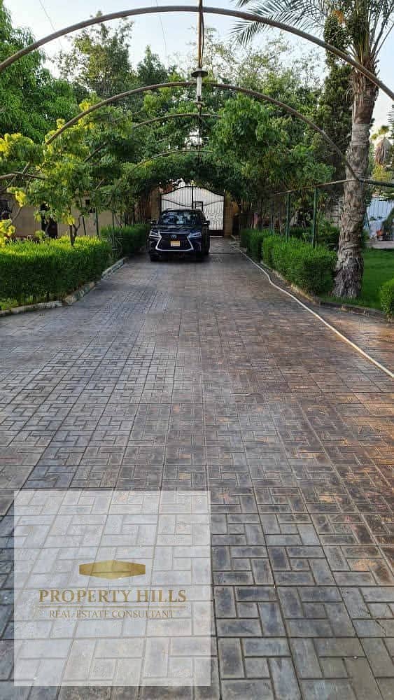 Luxury royal palace for sale 1300 meters with a landscape view overlooking the entire garden, including a swimming pool in the heart of October.