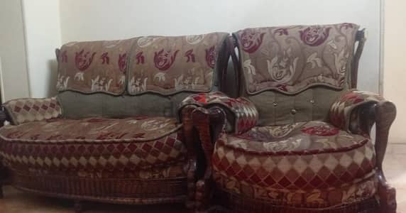 كنبة وكرسي للبيع