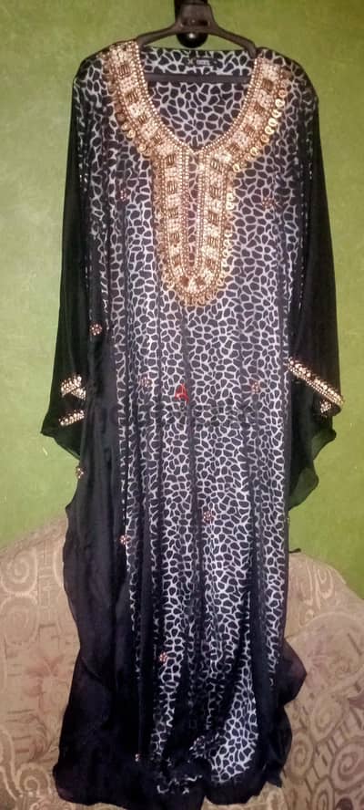 عبايه سواريه من دبى مقاس فرى استعمال مره واحده تحفه فنيه رائعه