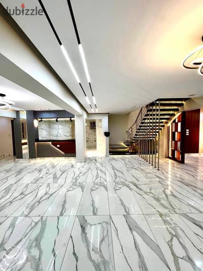 For luxury lovers, a 500 square meter duplex villa with a large swimming pool, 5 rooms and 5 bathrooms, finished ultra-super-luxury in an upscale area of the Pyramids Gardens.