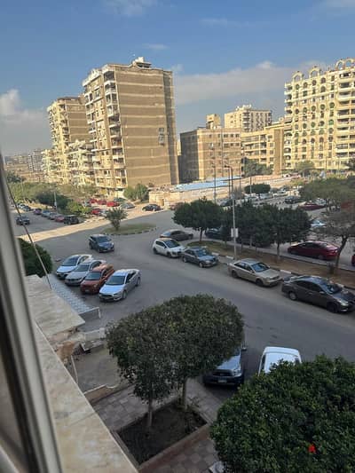 شقة ١٨٠م بحرى موازي لمصطفى النحاس خطوات لشارع النادى الاهلى