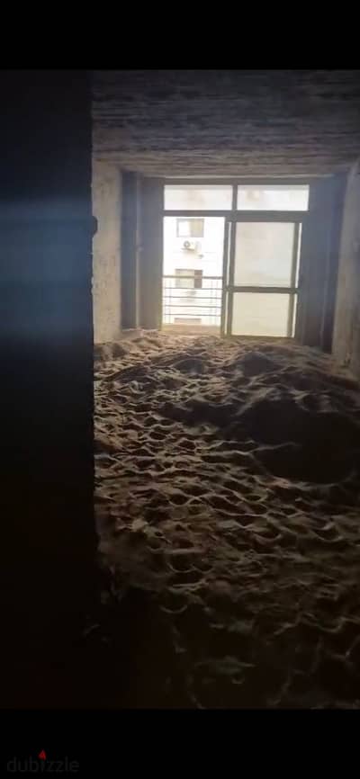 شقة للبيع نصف تشطيب كمبوند وان قطاميه
