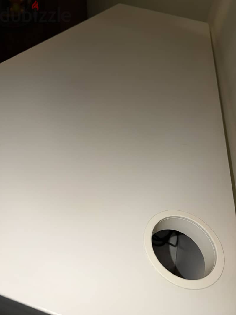 Ikea desk like new 3