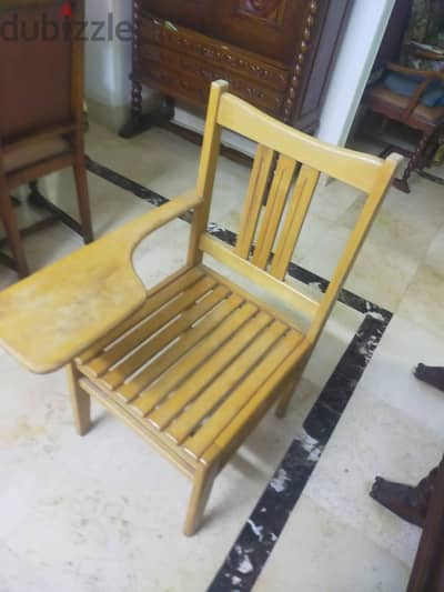 كراسي محاضرات بيد