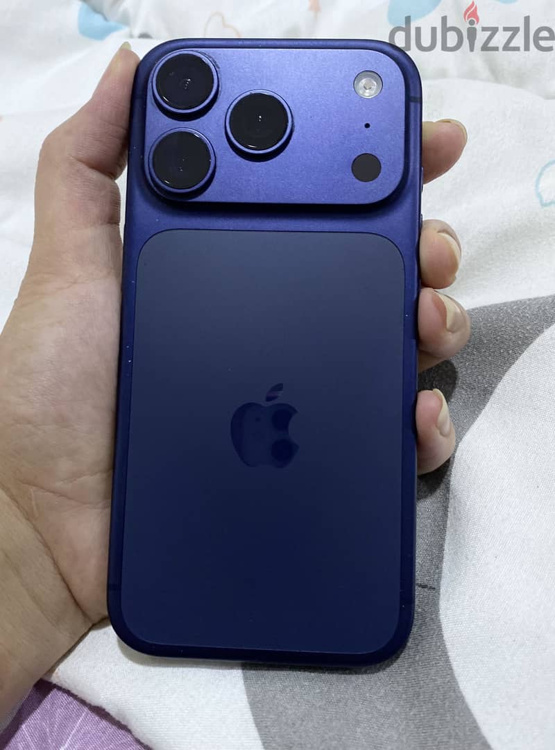 Apple - iPhone 17 Pro Max 1