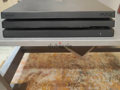 PS4 Pro 1TB + 2 Controllers