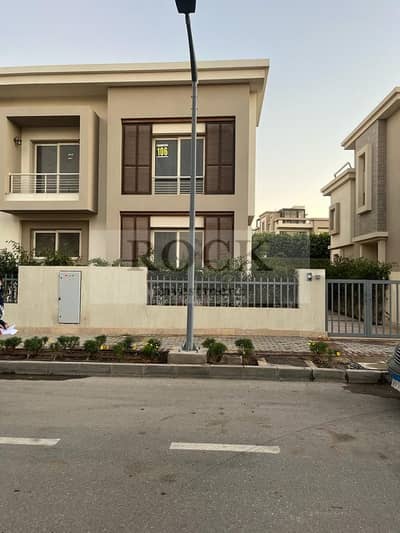 للايجار فيلا مستقلة 5 غرف نوم متشطبة بالكامل جاهزة للسكن في كايرو فيستيفال التجمع الخامس القاهرة الجديدة Cairo Festival City Fifth Settlement New Cair