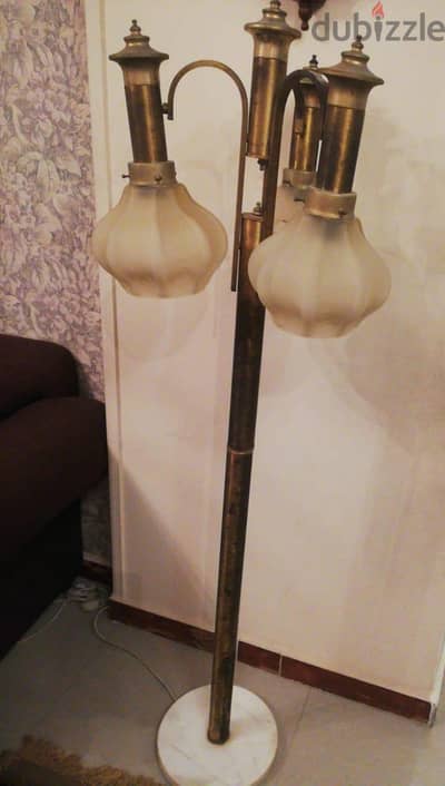 اباجوره استاند نحاس بقاعدة رخام