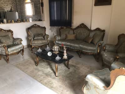كنبه سالون و اربع كراسي بحاله كويسه جدا جدا و خامه حلوه