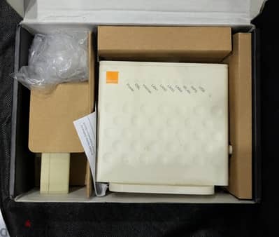 راوتر Orange ZTE H108N بحالة ممتازة (مع السبيليتر / بدون شاحن)