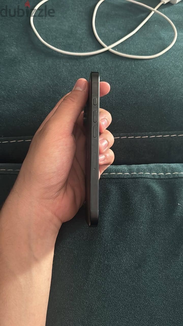 آبل - آيفون 16 برو 1