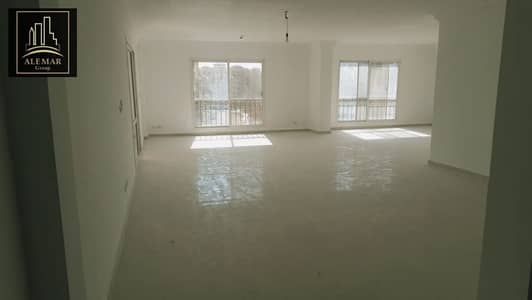 320 square meter apartment for cash sale in Madinaty B2 | The largest model ever, a unique opportunity for fans of spaciousness and luxury. A rare apartment with an area of 320 square meters in Madinaty B2, a distinguished location in front of Madinaty Club, and ultra-super-lux finishing.