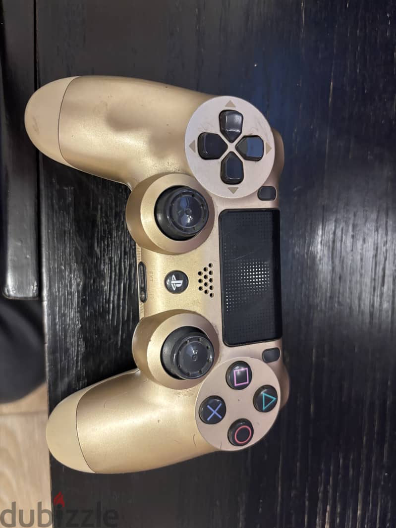 Golden PS4 DUALSHOCK controller 1
