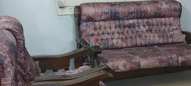 طقم انتريه  بنى (غرفة معيشة ) بحالة ممتازة خشب طبيعى
