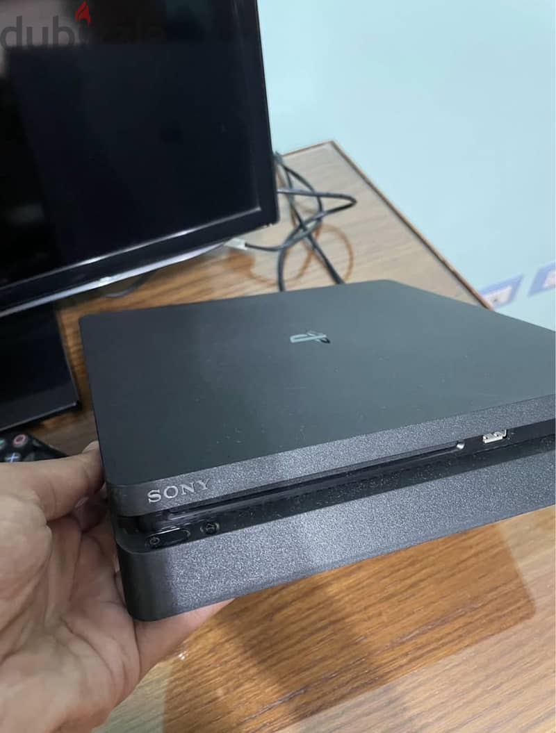 ps4 slim 1